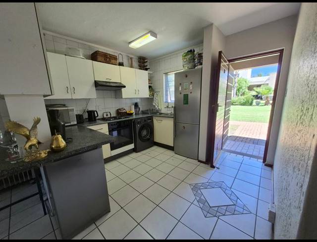 2 BEDROOM TOWNHOUSE FOR SALE IN RACEVIEW